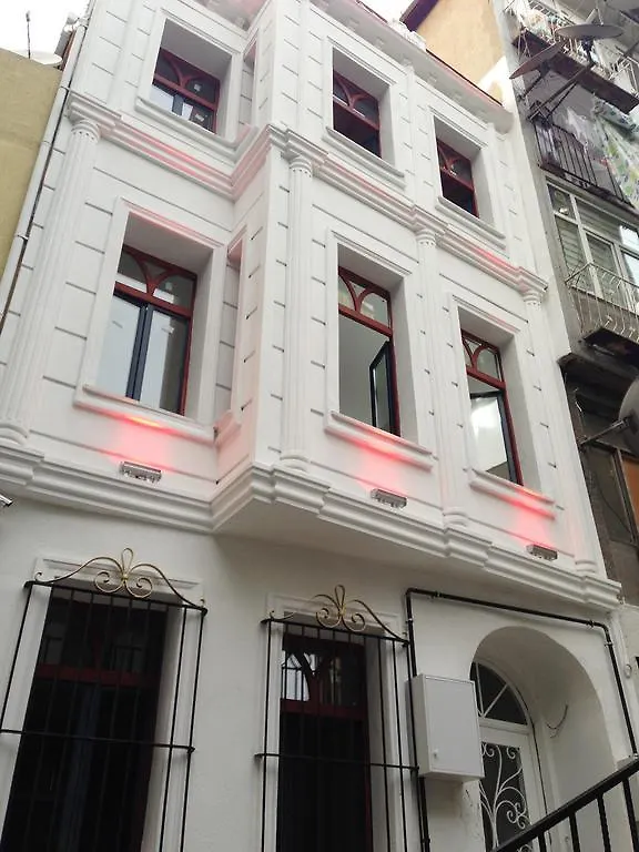 Taksimparis Apartments location